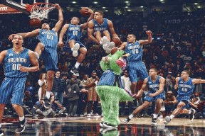 俯卧撑接力世界纪录刷新 10人团队一小时内总次数突破万次